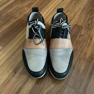Rose gold Steve Madden antics sneakers - size 10